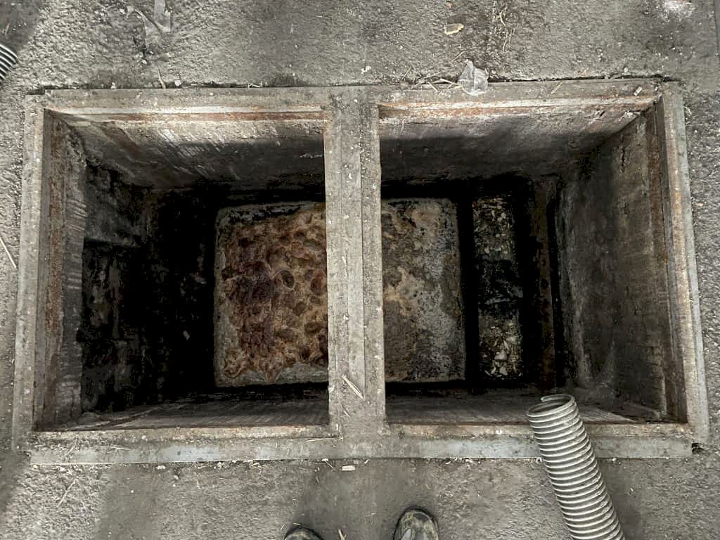 vidanjör ile yağ tutucu temizliği